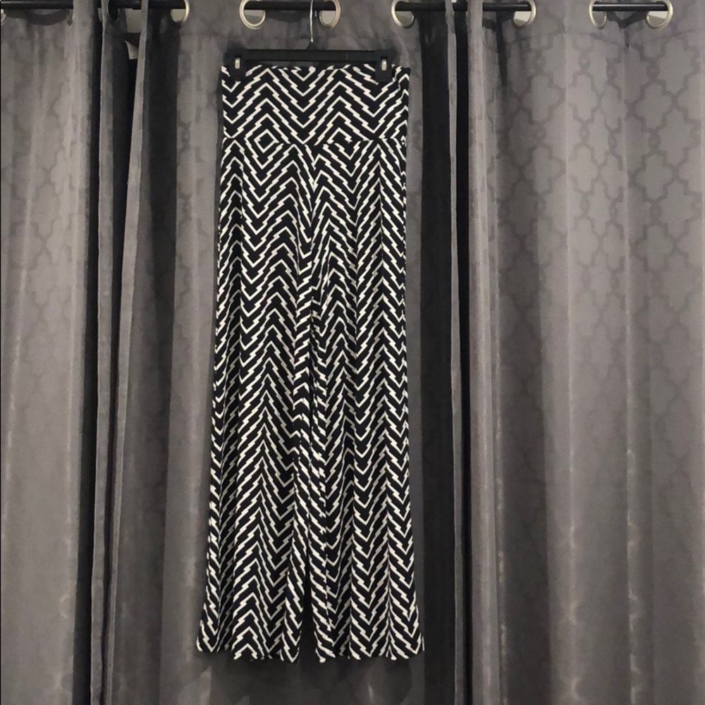 Black and white wide leg pant